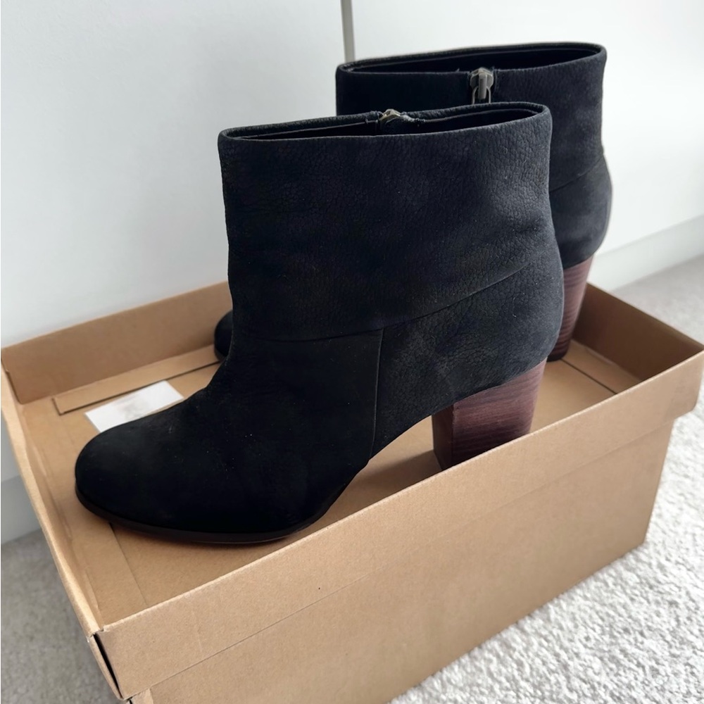 Cole Haan Cassidy Bootie Black Nubuck Size 8 B — Grand.OS (Nike Air) Cushioning - Picture 2 of 8
